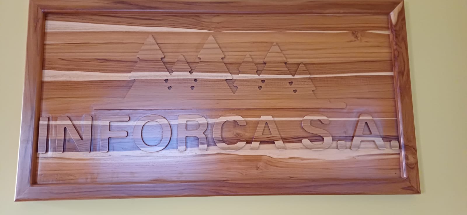 Nuestra identidad, tallada en madera